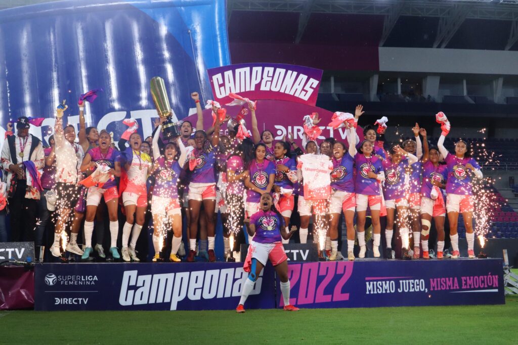 Ñañas celebra su primera corona en la Superliga Femenina