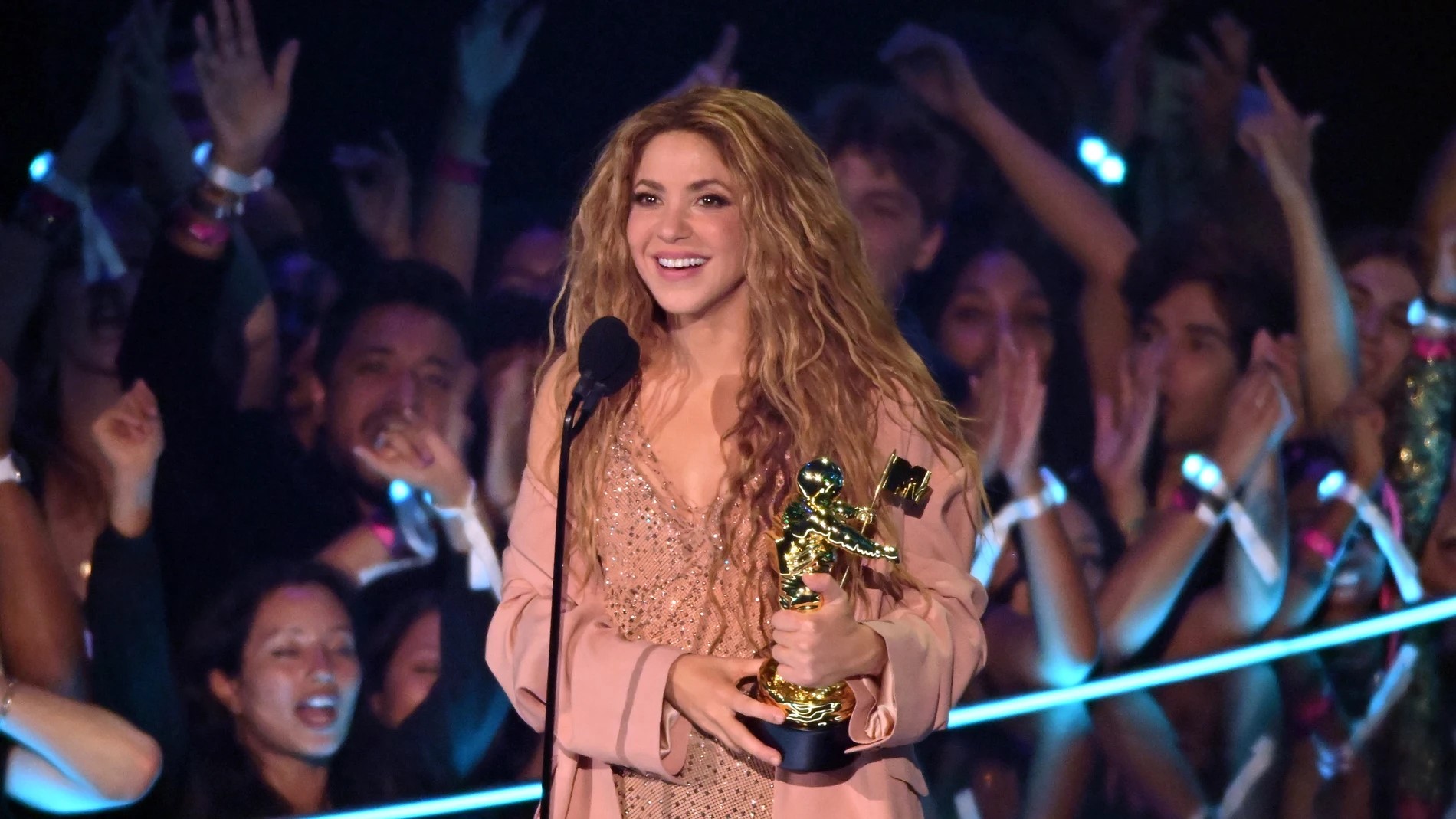 Shakira ‘sacudió’ los MTV Video Music Awards con su sensual movimiento de caderas: la colombiana ofreció una memorable presentación con lo mejor de su repertorio