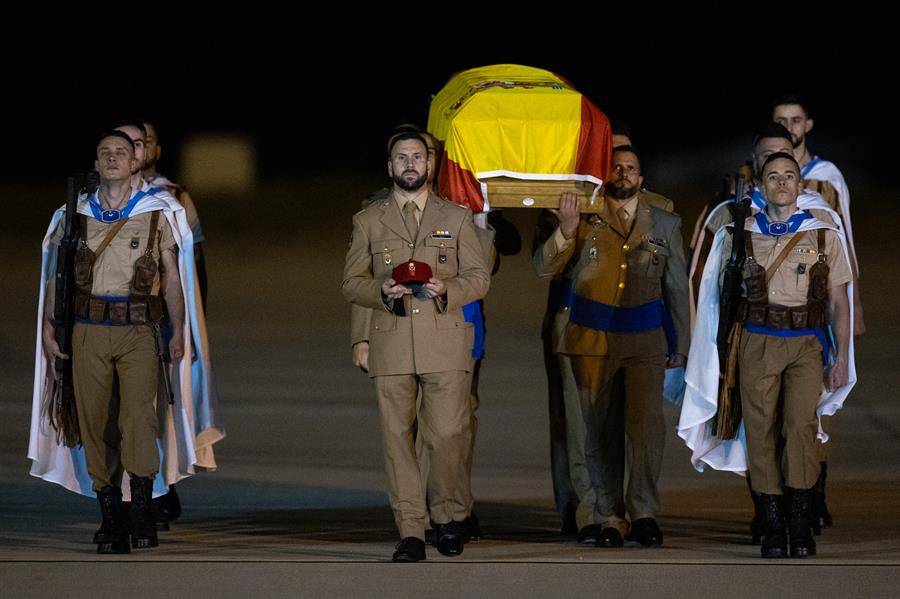 El Ejército español homenajea al cabo de origen ecuatoriano muerto en prácticas de la OTAN